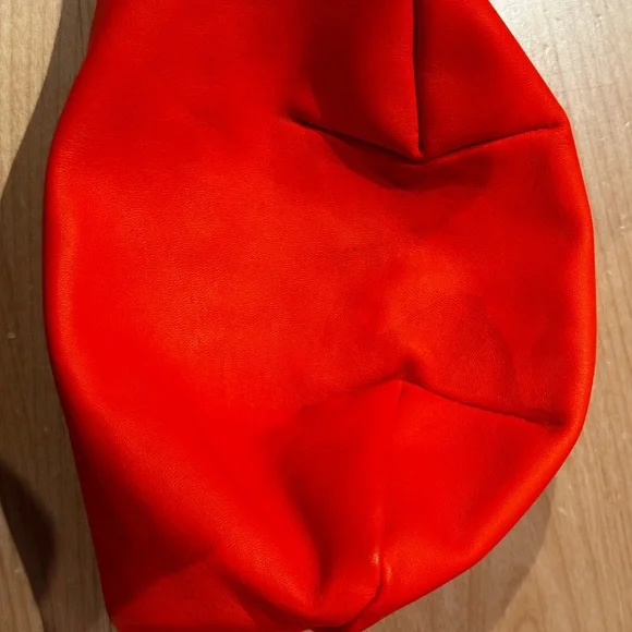 Clare V. Petit Moyen - Picture 8 of 8